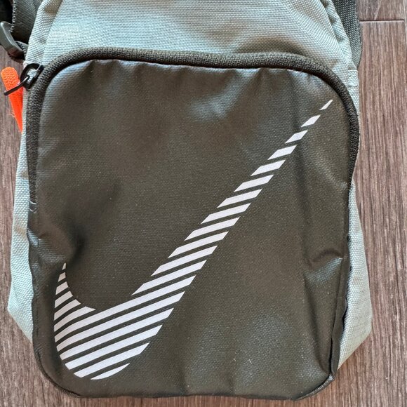 Nike Heritage Crossbody Bag - Picture 2 of 8